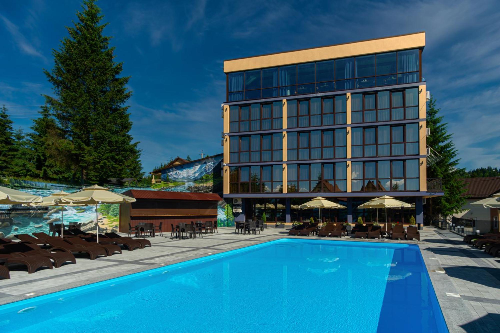 Summit Hotell Jablunytsja Exteriör bild